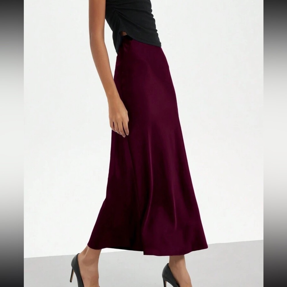 Satin Chic midi skirt in Dark Purple - Picture 3 of 16